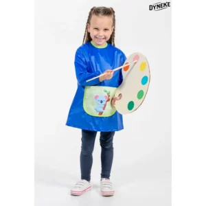 Bata antimanchas azul Koala Dyneke 992098: vista frontal con modelo.