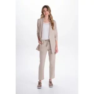 Levita beige mujer manga 3/4 fruncida Dyneke 6000418: vista de cuerpo entero con modelo.