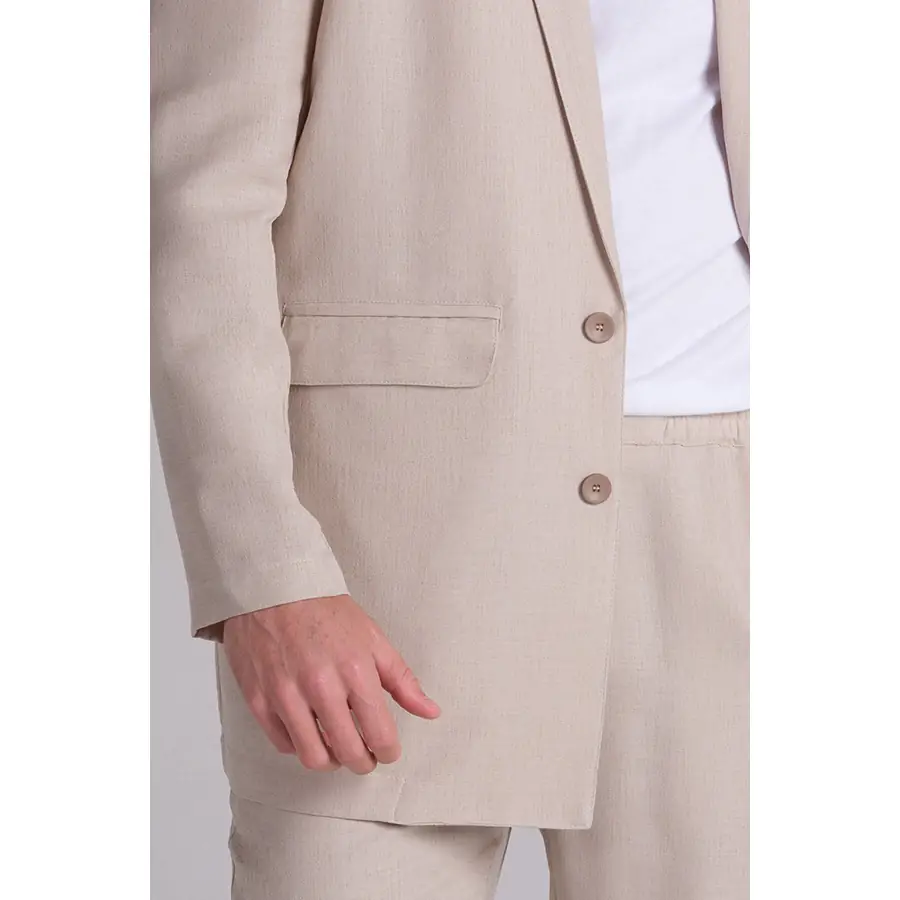 Chaqueta levita Dyneke 6001418 beige de hombre 5 Chaqueta levita hombre beige Dyneke 6001418: detalle de bolsillo y botones.