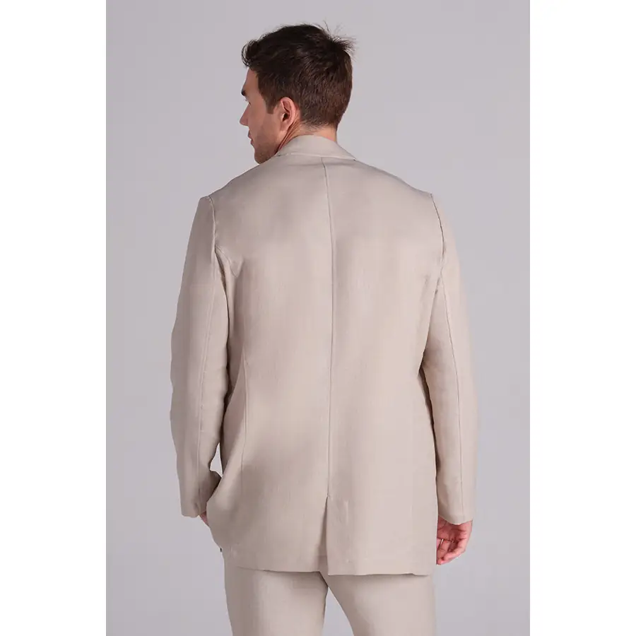 Chaqueta levita Dyneke 6001418 beige de hombre 4 Chaqueta levita hombre beige Dyneke 6001418: vista trasera con modelo.