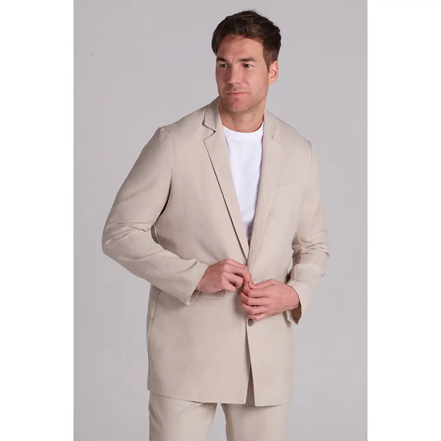 Chaqueta levita Dyneke 6001418 beige de hombre 3 Chaqueta levita hombre beige Dyneke 6001418: vista frontal con modelo.