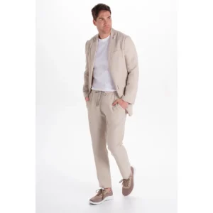 Chaqueta levita hombre beige Dyneke 6001418: vista de cuerpo entero con modelo.