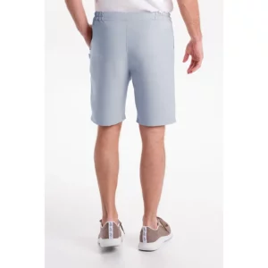 Bermuda unisex celeste con cordón Dyneke 6005423: vista trasera con modelo.