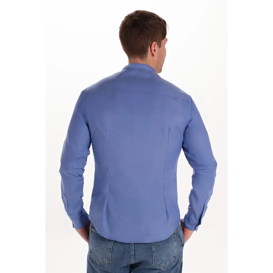 Camisa Dyneke 6009818 de hombre azul 2 Camisa hombre cuello mao azul Dyneke 6009818: vista trasera con modelo.