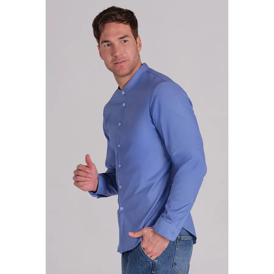 Camisa Dyneke 6009818 de hombre azul 3 Camisa hombre cuello mao azul Dyneke 6009818: vista lateral o de tres cuartos con modelo.