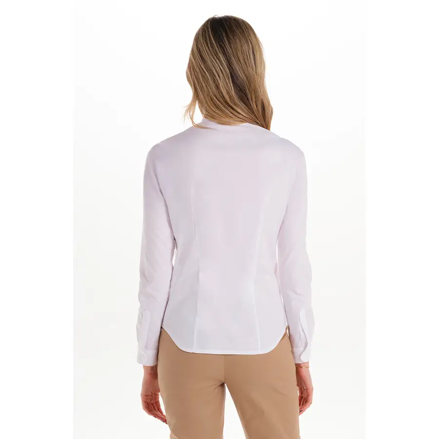 Camisa Dyneke 6010823 de mujer blanca 2 Camisa mujer cuello mao blanca Dyneke 6010823: vista trasera con modelo.