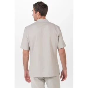 Casaca caballero cuello mao color beige Dyneke 8001824: vista trasera con modelo.