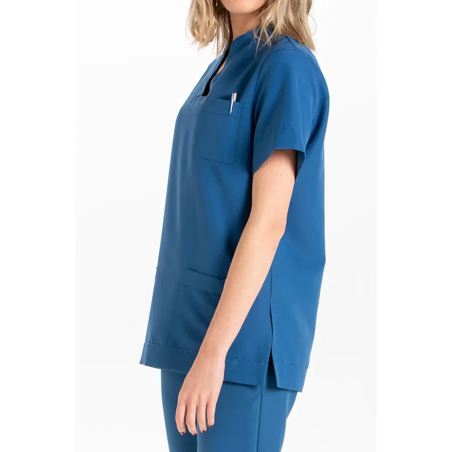 Blusón Dyneke 8008482 unisex microfibra azul eléctrico 3 Blusón unisex microfibra azul Dyneke 8008482: vista lateral o de tres cuartos con modelo.