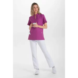 Blusón unisex microfibra púrpura Dyneke 8008568: vista de cuerpo entero con modelo.