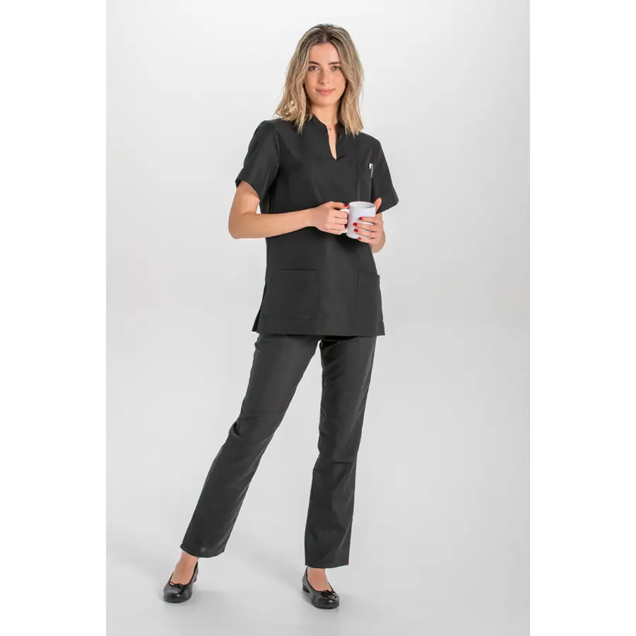 Blusón Dyneke 8008571 unisex microfibra negro 4 Blusón unisex microfibra negro Dyneke 8008571: vista de cuerpo entero con modelo.