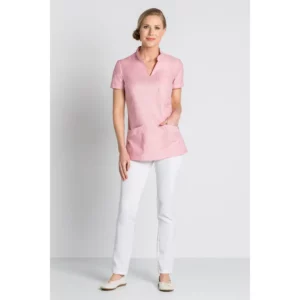 Casaca sanidad rosa cuello mao Dyneke 8011502: vista de cuerpo entero con modelo.