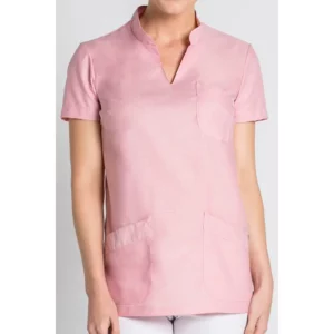 Casaca sanidad rosa cuello mao Dyneke 8011502: detalle frontal de cuello y bolsillos.