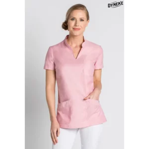 Casaca sanidad rosa cuello mao Dyneke 8011502: vista frontal con modelo.