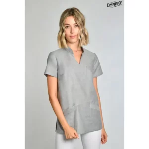 Casaca gris cuello mao Dyneke 8011844: vista frontal con modelo.