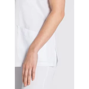 Casaca sanidad blanca cuello mao Dyneke 8011900: detalle de la manga y bolsillo lateral.
