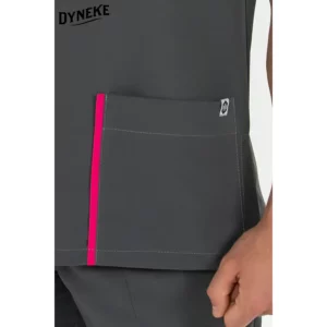 Casaca hombre microfibra gris Dyneke 8022584: detalle del bolsillo con contraste fucsia.