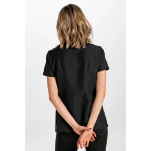 Casaca mujer microfibra negra tapeta Dyneke 8023571: vista trasera con modelo.