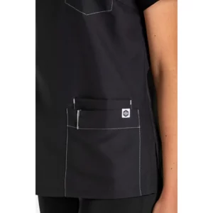 Casaca mujer microfibra negra tapeta Dyneke 8023571: detalle del bolsillo lateral.