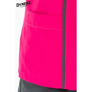 Casaca tapeta mujer sanidad fucsia Dyneke 8023572: detalle del bolsillo y cierre delantero.