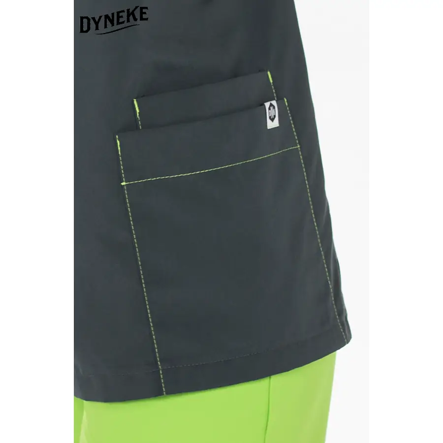 Casaca Dyneke 8023576 mujer microfibra gris hidrofugada 4 Casaca mujer microfibra gris hidrofugada Dyneke 8023576: detalle del bolsillo lateral.