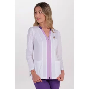 Chaqueta m/l elástica mujer cuello cremallera morado Dyneke 8031896: vista frontal con manos en los bolsillos.