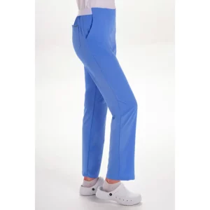 Pantalón elástico azul goma vista atrás. Dyneke 8046407: vista lateral del pantalón con modelo.