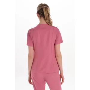 Casaca elástica chica rosa Dyneke 8090406: vista trasera con modelo.