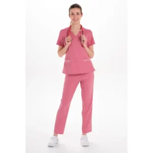 Casaca elástica chica rosa Dyneke 8090406: vista de cuerpo entero con modelo.
