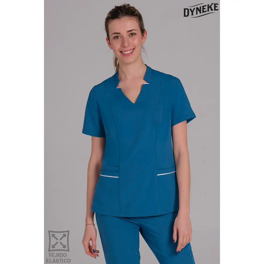 Casaca Dyneke 8090408 mujer verde aguamarina elástica 1 Casaca elástica chica verde Dyneke 8090408: vista frontal con modelo.