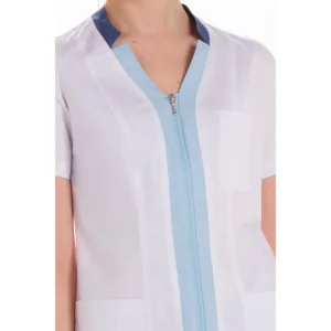 Chaqueta elástica m/c mujer contraste azul Dyneke 8123907: detalle del cuello y cremallera.