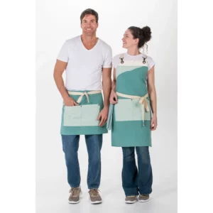 Delantal corto loneta verde Dyneke 8127346: vista de cuerpo entero con dos modelos.