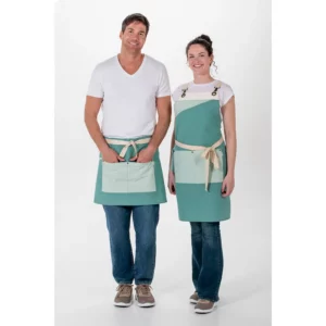 Delantal peto loneta verde tricolor Dyneke 8128346: vista de cuerpo entero con dos modelos.