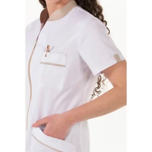 Chaqueta m/corta cuello mao beig pespuntes Dyneke 8153569: detalle del cuello y manga.