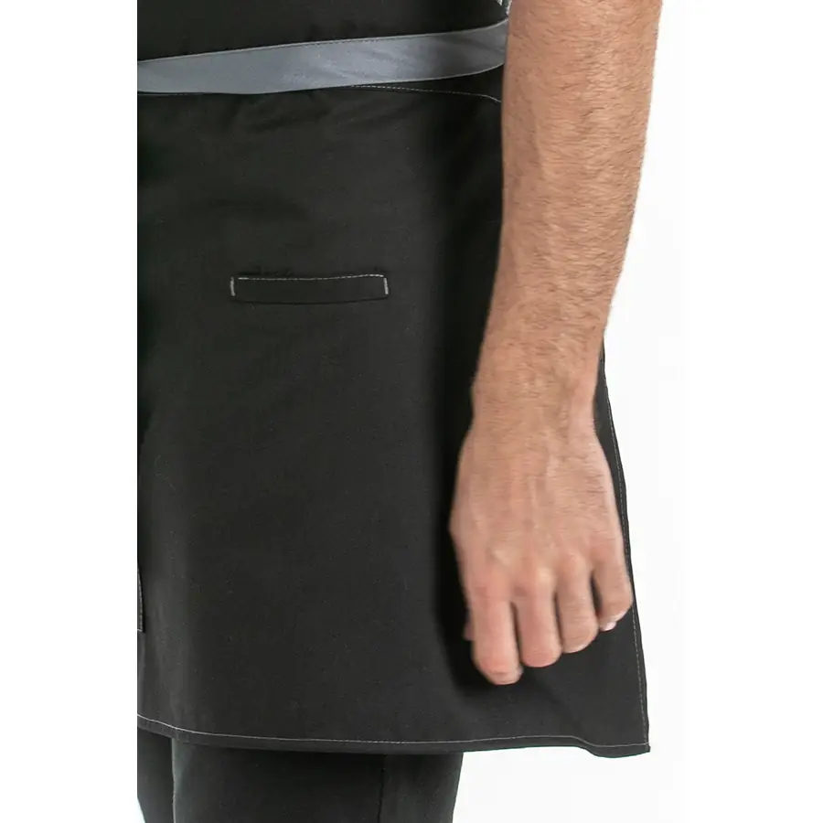 Delantal corto Dyneke 8166468 negro 2 Delantal corto negro bolsillos Dyneke 8166468: detalle de los bolsillos del delantal.