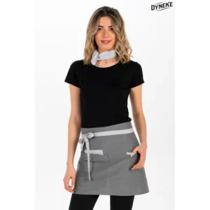 Delantal corto loneta gris Dyneke 8167382: vista frontal con modelo.