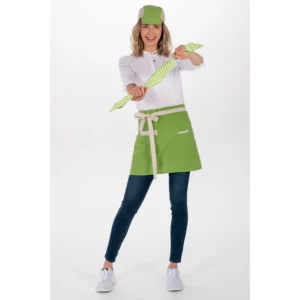 Delantal corto loneta verde Dyneke 8167385: vista de cuerpo entero con modelo.