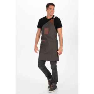 Delantal peto pico algodón marrón tejano Dyneke 8169448: vista de cuerpo entero con modelo.