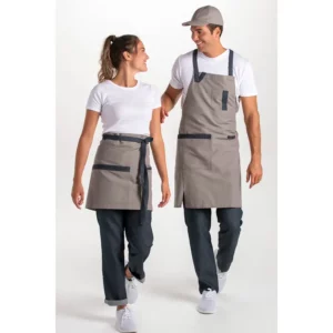 Delantal corto loneta beig tira vaquera Dyneke 8171309: vista de cuerpo entero con dos modelos.