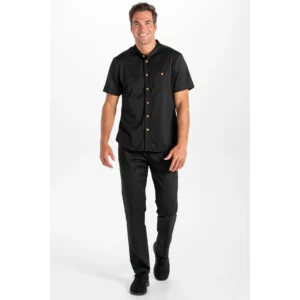 Camisa negra punto granito botón madera Dyneke 8172111: vista de cuerpo entero con modelo.