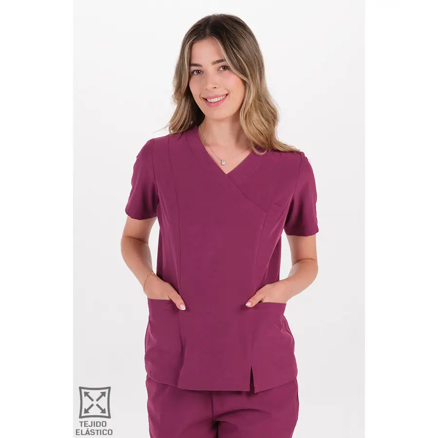 Casaca Dyneke 8173201 mujer burdeos cuello cruzado 1 Casaca elástica mujer burdeos Dyneke 8173201: vista frontal con modelo.