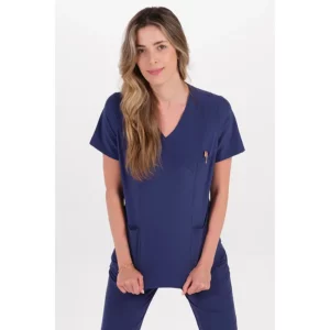Casaca elástica mujer azul marino Dyneke 8173202: vista frontal con modelo inclinada.
