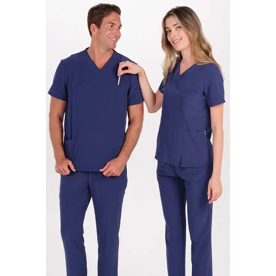 Casaca Dyneke 8173202 mujer azul marino cuello cruzado 6 Casaca elástica mujer azul marino Dyneke 8173202: conjunto con dos modelos vestidos.