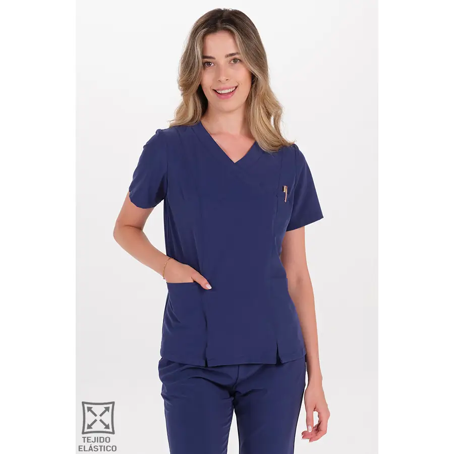 Casaca Dyneke 8173202 mujer azul marino cuello cruzado 1 Casaca elástica mujer azul marino Dyneke 8173202: vista frontal con modelo.