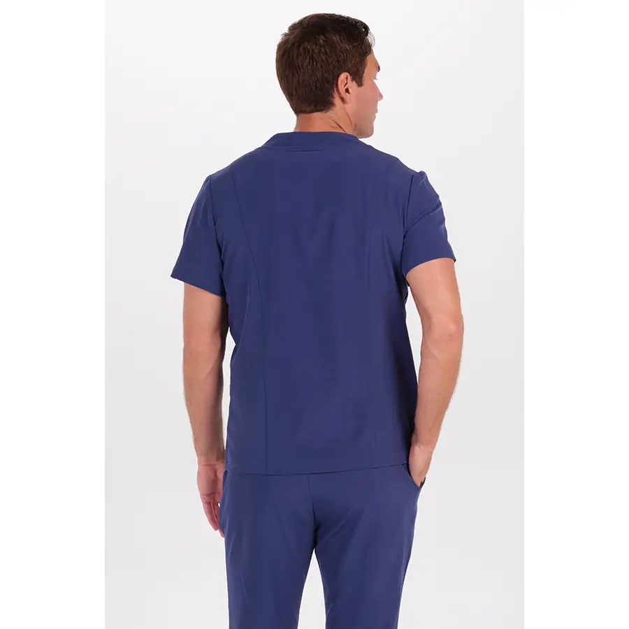 Casaca Dyneke 8174202 hombre azul marino cuello cruzado 3 Casaca elástica hombre azul marino Dyneke 8174202: vista trasera con modelo.