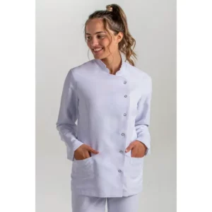 Chaqueta cruzada chica microfibra blanca m/l Dyneke 8176570: vista frontal con manos en los bolsillos.