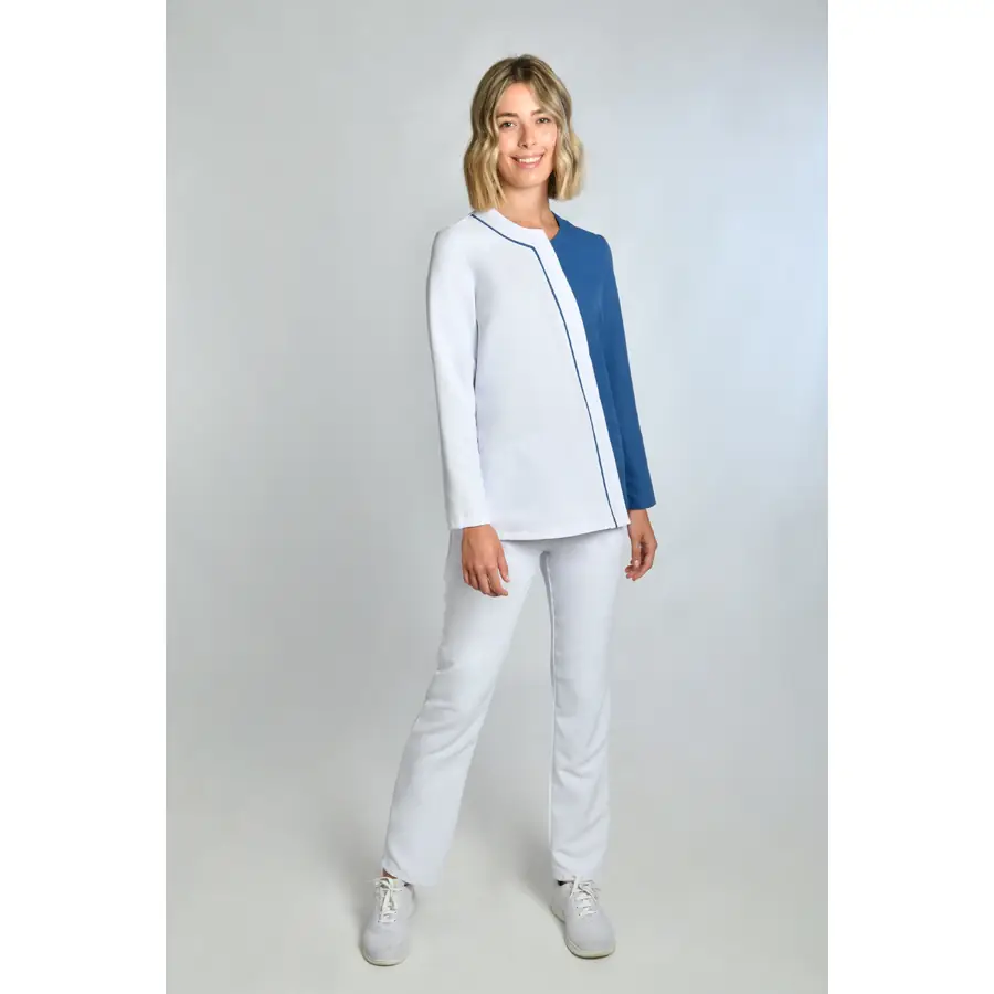 Chaqueta Dyneke 8177482 mujer asimétrica azul larga 4 Chaqueta mujer microfibra asimétrica m/l azul Dyneke 8177482: vista de cuerpo entero con modelo.