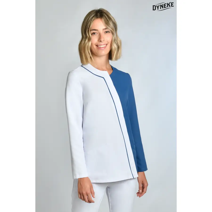 Chaqueta Dyneke 8177482 mujer asimétrica azul larga 1 Chaqueta mujer microfibra asimétrica m/l azul Dyneke 8177482: vista frontal con modelo.
