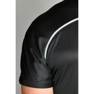 Blusón sanitario rejilla sport negro Dyneke 8181571: detalle del hombro y ribete.