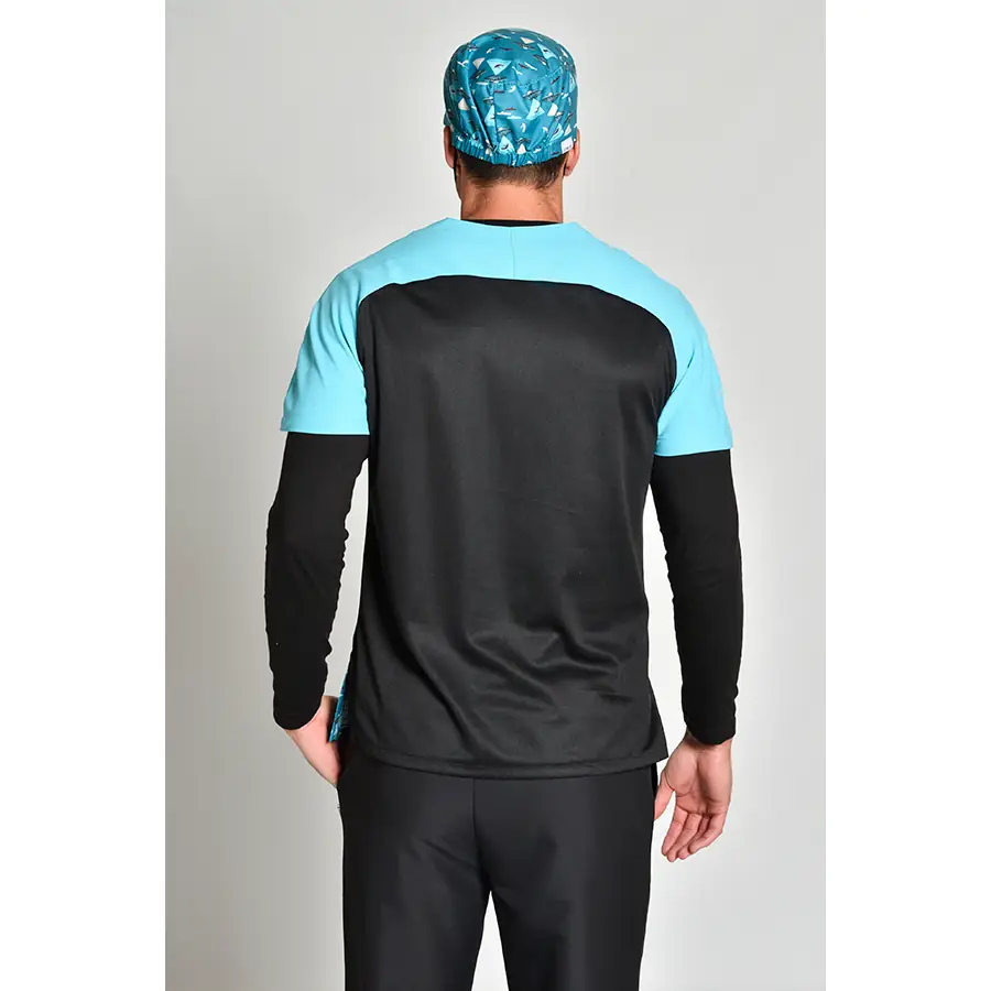 Casaca Dyneke 8185051 unisex microfibra ovnis 3 Blusón sanitario estampado microfibra ovnis Dyneke 8185051: vista trasera con modelo.