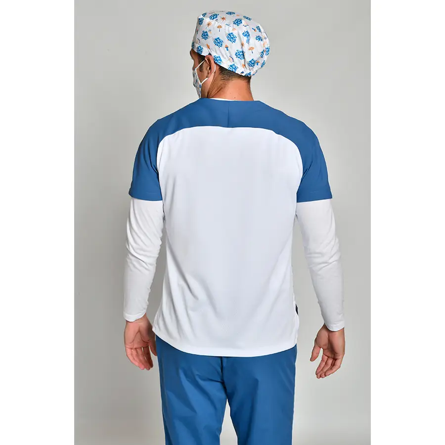 Casaca Dyneke 8185061 unisex microfibra erizos 2 Blusón sanitario estampado microfibra erizos Dyneke 8185061: vista trasera con modelo.